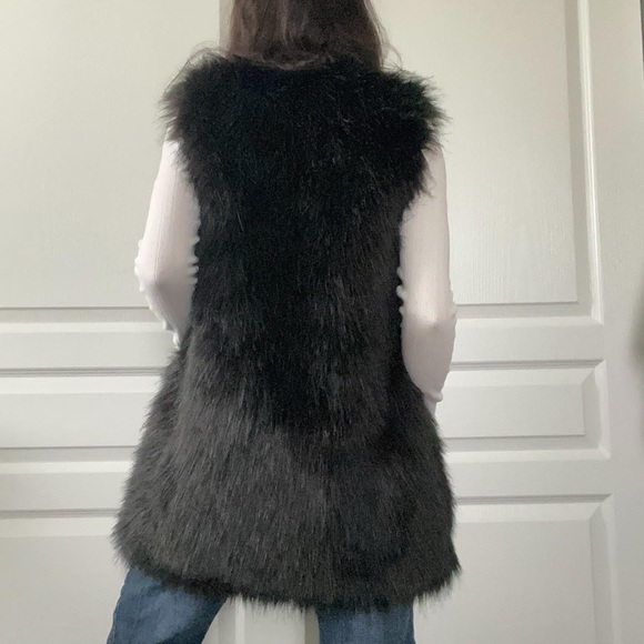 Vintage black faux fur vest - Picture 2 of 3